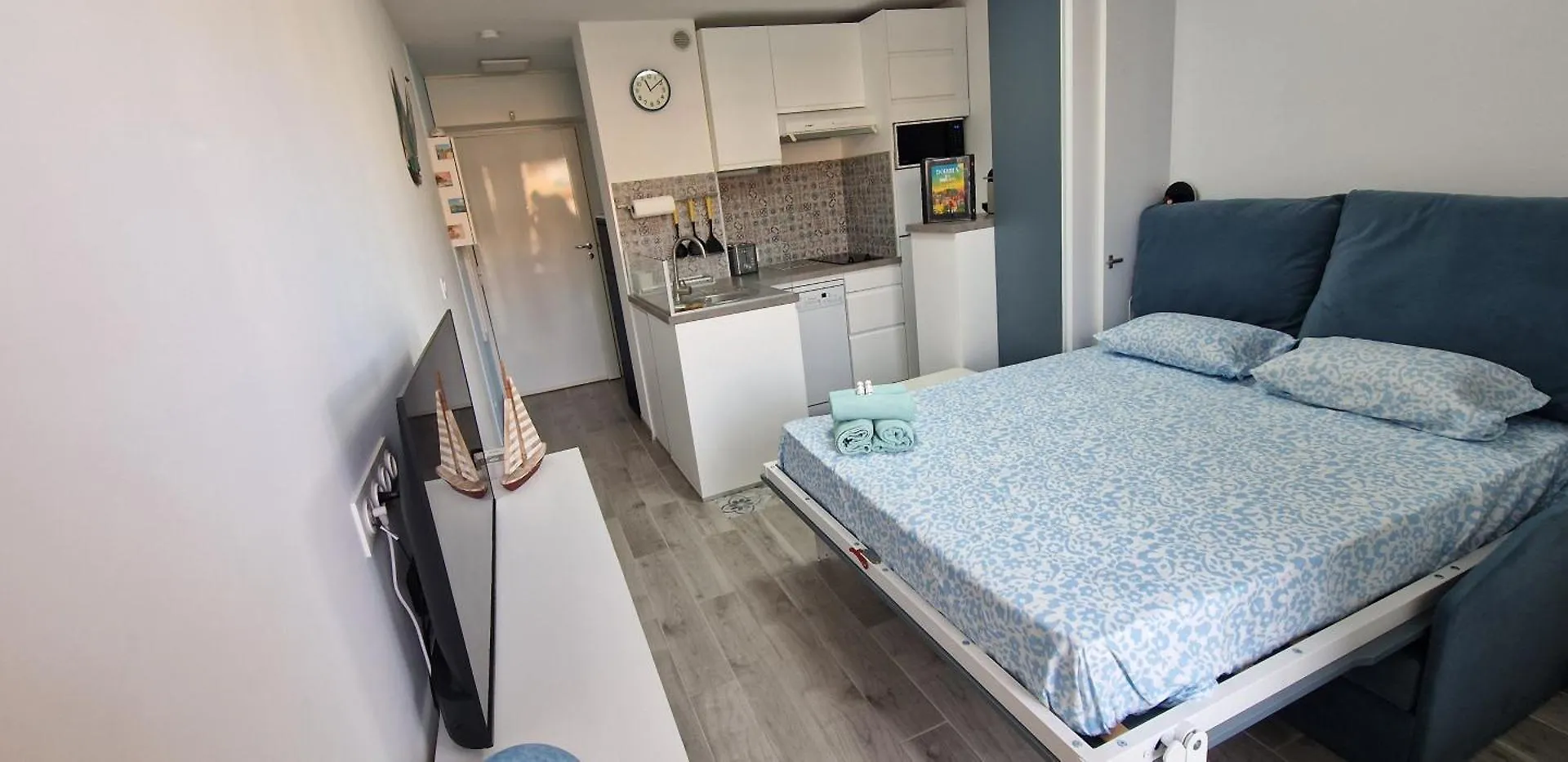 Joli Studio Refait A Neuf Bormes-les-Mimosas 0*,  France